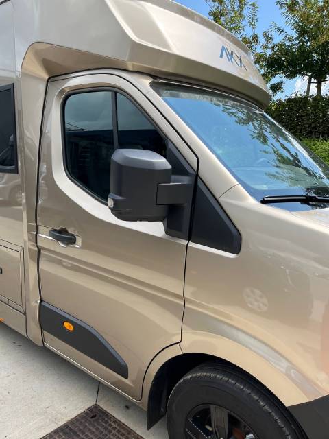 Kleine paardenvrachtwagen (B rijbewijs) AKX Master 2026 2026 Nieuw