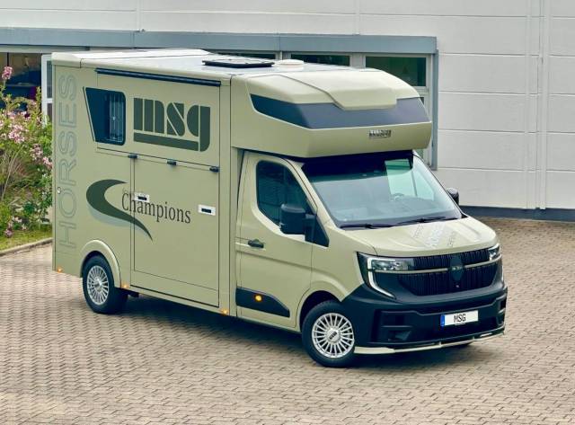 Kleine paardenvrachtwagen (B rijbewijs) Renault RENAULT 0 Nieuw