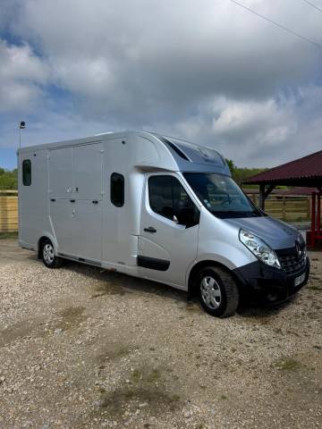 Kleine paardenvrachtwagen (B rijbewijs) Renault Master  2017 Tweedehands