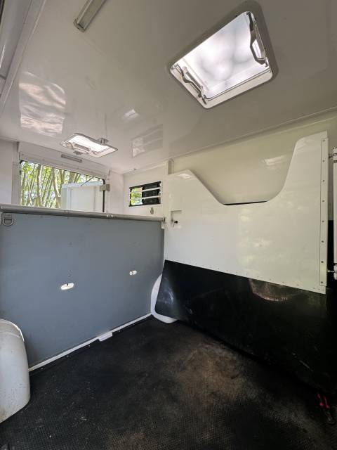 Kleine paardenvrachtwagen (B rijbewijs) Barbot POLYVAN D5 2021 Tweedehands