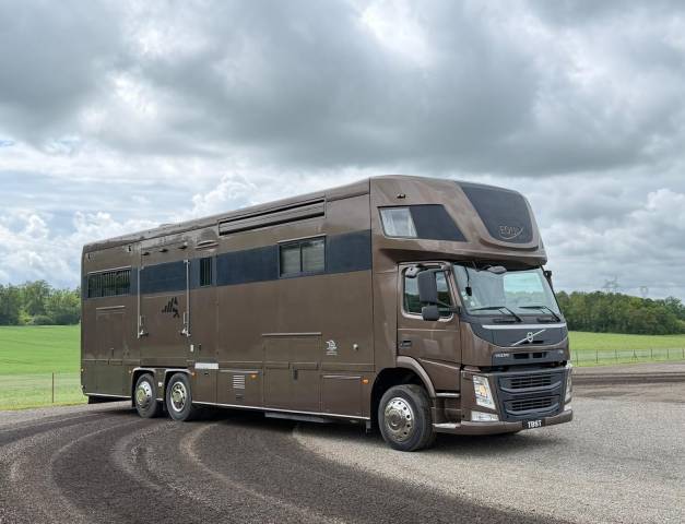Zware paardenvrachtwagen (groot rijbewijs) EQUIX VOLVO 2016 Tweedehands