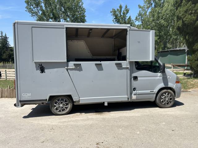 Kleine paardenvrachtwagen (B rijbewijs) Renault dci  2005 Tweedehands