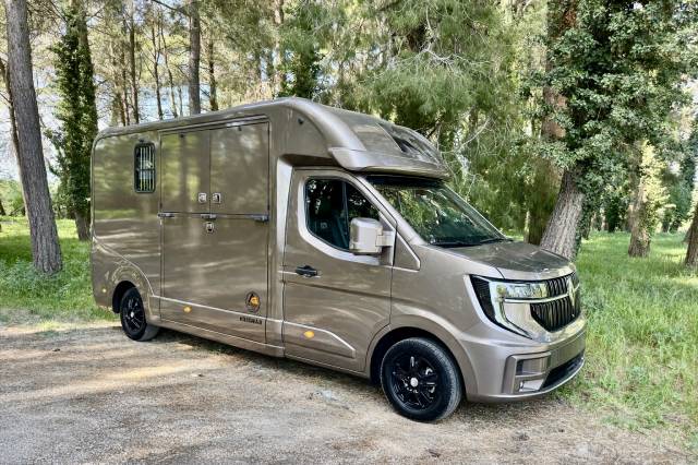 Kleine paardenvrachtwagen (B rijbewijs) Krismar KRISLAR 2026 Nieuw