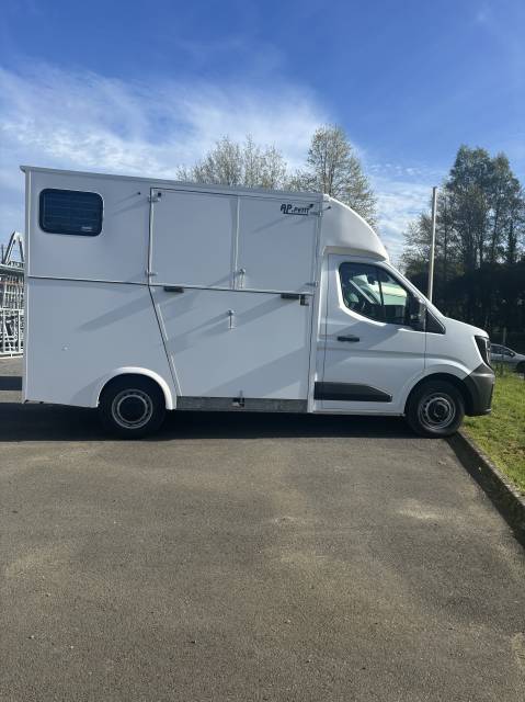 Kleine paardenvrachtwagen (B rijbewijs) AP Petit Interstar L2  2026 Nieuw