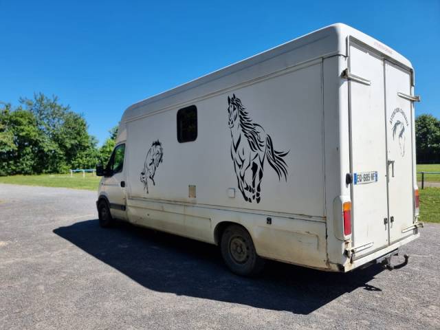 Kleine paardenvrachtwagen (B rijbewijs) Renault Renault Master 2 1985 Tweedehands