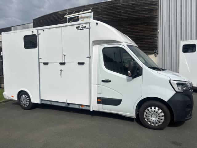 Kleine paardenvrachtwagen (B rijbewijs) AP Petit Renault Master L3 2022 Nieuw