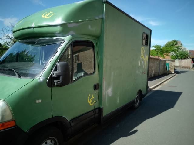Kleine paardenvrachtwagen (B rijbewijs) ACR Renault Master L2H2 2010 Tweedehands