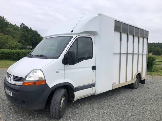 Kleine paardenvrachtwagen (B rijbewijs) Renault 120D 2009 Tweedehands