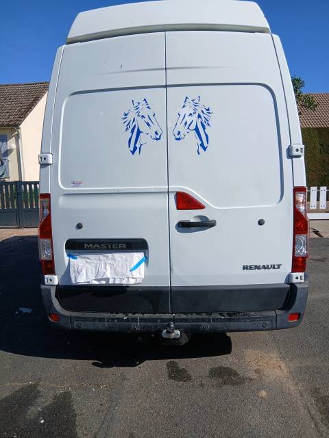 Kleine paardenvrachtwagen (B rijbewijs) Renault MasterIII 2015 Tweedehands