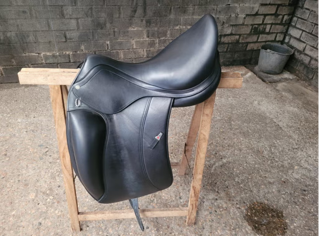 Equipe Olympia dressuur zadel te koop in nieuw staat