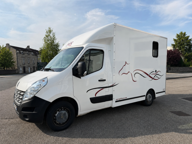 Kleine paardenvrachtwagen (B rijbewijs) ACR Renault Master 2013 Tweedehands