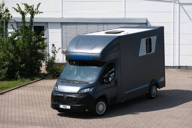 Kleine paardenvrachtwagen (B rijbewijs) Peugeot PEUGEOT BOXER 165 MSG STALLION LIGHT NOUVEAU MODEL 2026 Nieuw