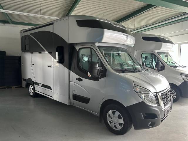 Kleine paardenvrachtwagen (B rijbewijs) Nissan NISSAN INTERSTAR 165 MSG LIGHT 5S 2026 Nieuw