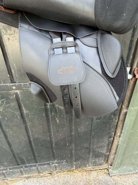 Nieuwe Tekna club veelzijdigheidszadel 17.5 inch