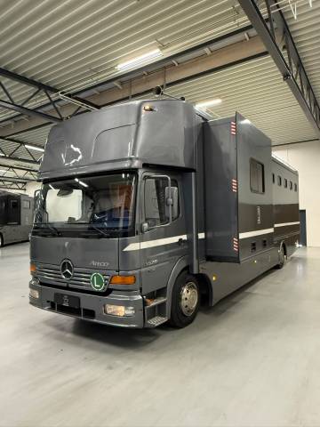 Zware paardenvrachtwagen (groot rijbewijs) Mercedes JL 2005 Tweedehands
