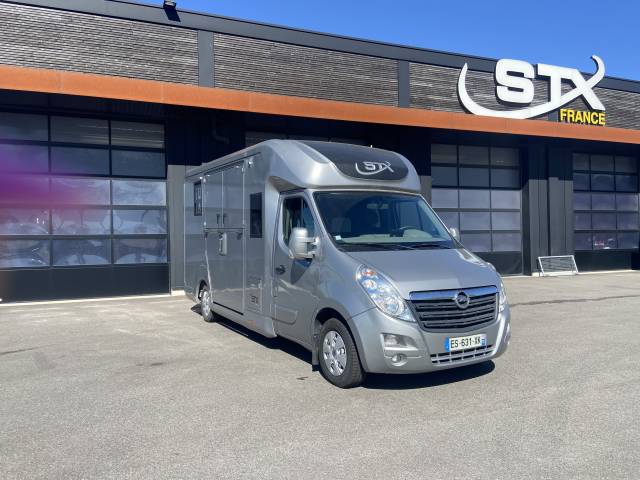 Kleine paardenvrachtwagen (B rijbewijs) STX  2017 Tweedehands