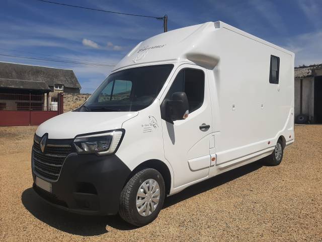 Kleine paardenvrachtwagen (B rijbewijs) Renault Master 2022 Tweedehands