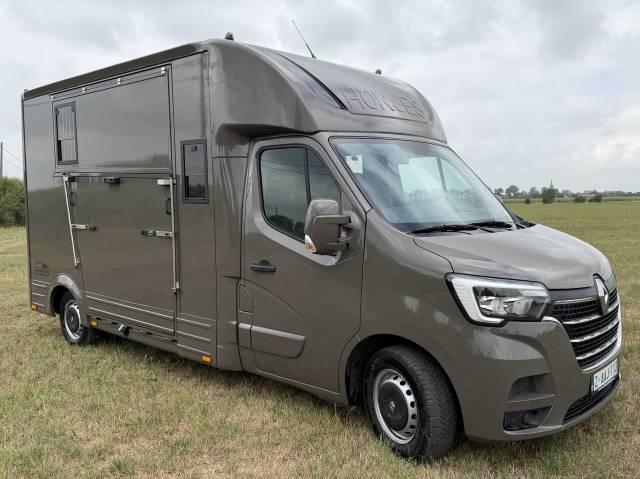 Kleine paardenvrachtwagen (B rijbewijs) Renault Master Equimatt 2022 Nieuw