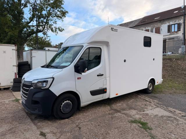 Kleine paardenvrachtwagen (B rijbewijs) AP Petit Renault Master 2021 Tweedehands