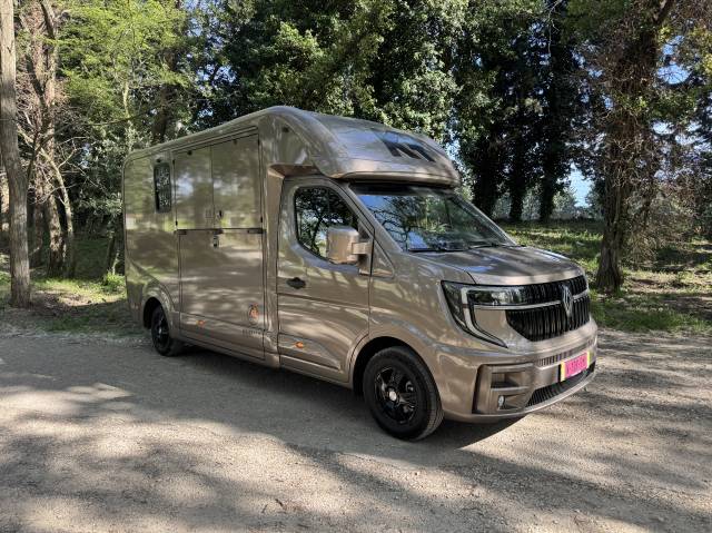 Kleine paardenvrachtwagen (B rijbewijs) Krismar HARAS 2026 Nieuw