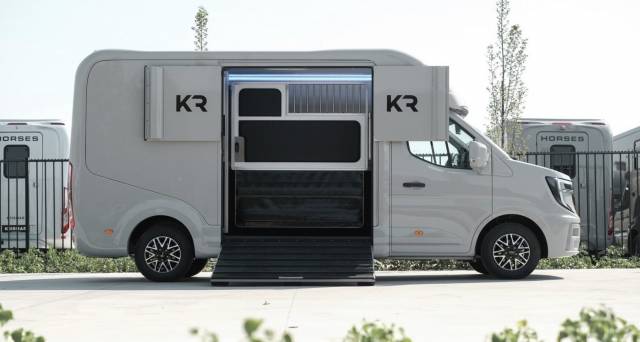 Kleine paardenvrachtwagen (B rijbewijs) Krismar HARAS 2026 Nieuw