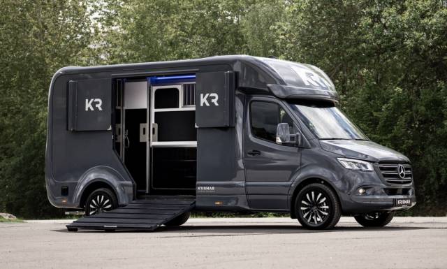 Kleine paardenvrachtwagen (B rijbewijs) Krismar HARAS 2026 Nieuw