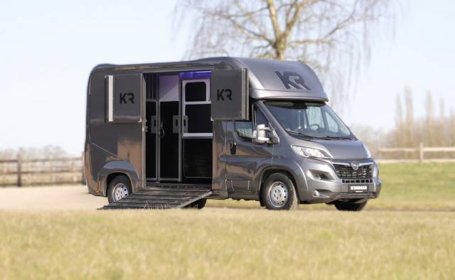 Kleine paardenvrachtwagen (B rijbewijs) Krismar HARAS  2026 Nieuw