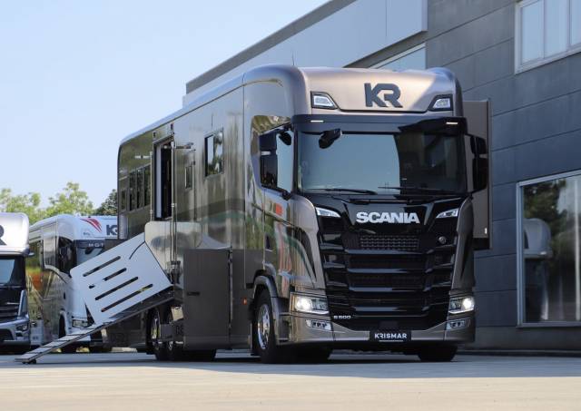 Zware paardenvrachtwagen (groot rijbewijs) Krismar PROFESSIONAL 7 2026 Nieuw