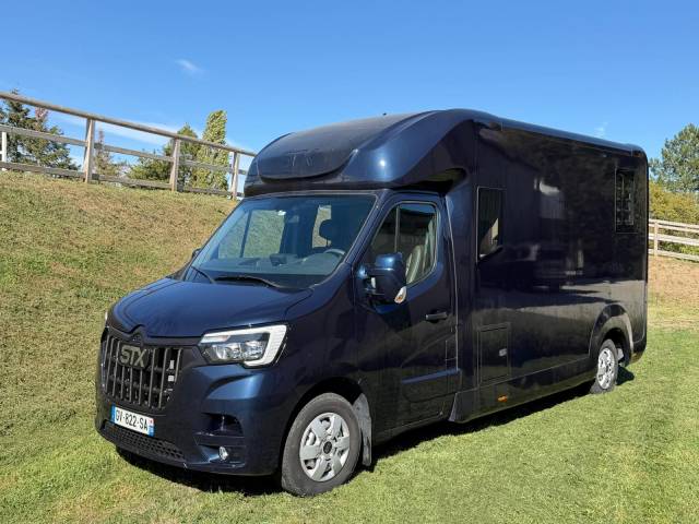 Kleine paardenvrachtwagen (B rijbewijs) STX Renault Master 2024 Tweedehands