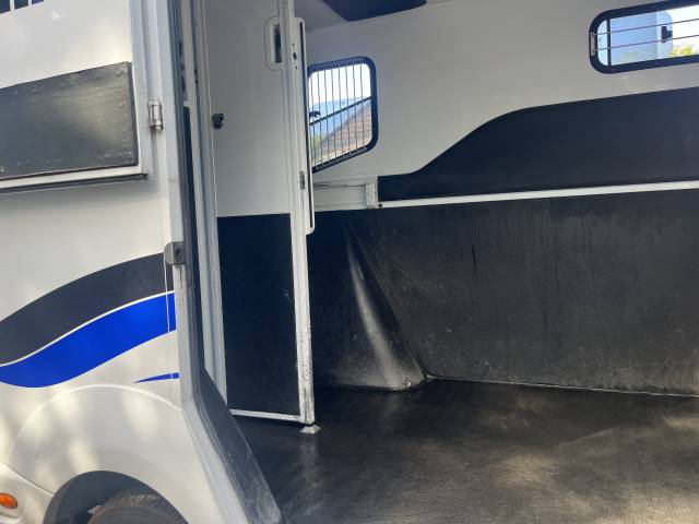 Kleine paardenvrachtwagen (B rijbewijs) Renault Mtm 2021 Tweedehands
