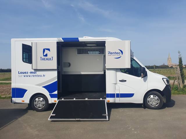 Kleine paardenvrachtwagen (B rijbewijs) Theault Proteo Swtich  2024 Nieuw