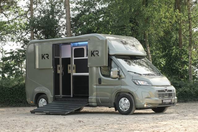 Kleine paardenvrachtwagen (B rijbewijs) Krismar  2025 Nieuw