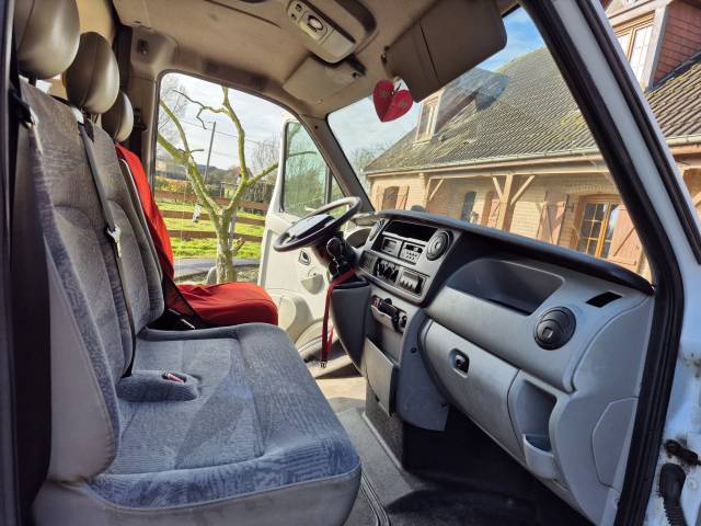 Kleine paardenvrachtwagen (B rijbewijs) Renault renault Master 2004 Tweedehands