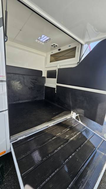 Kleine paardenvrachtwagen (B rijbewijs) Fiat  180 2.5 D 2023 Tweedehands