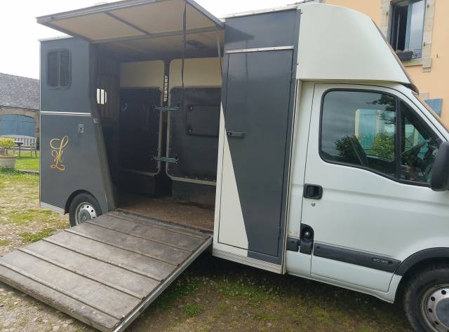Kleine paardenvrachtwagen (B rijbewijs) Renault Master 2007 Tweedehands