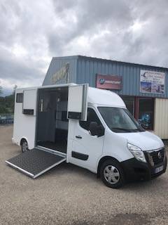 Kleine paardenvrachtwagen (B rijbewijs) AP Petit NISSAN NV400 2024 Nieuw