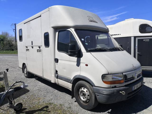 Kleine paardenvrachtwagen (B rijbewijs) Renault  2002 Tweedehands