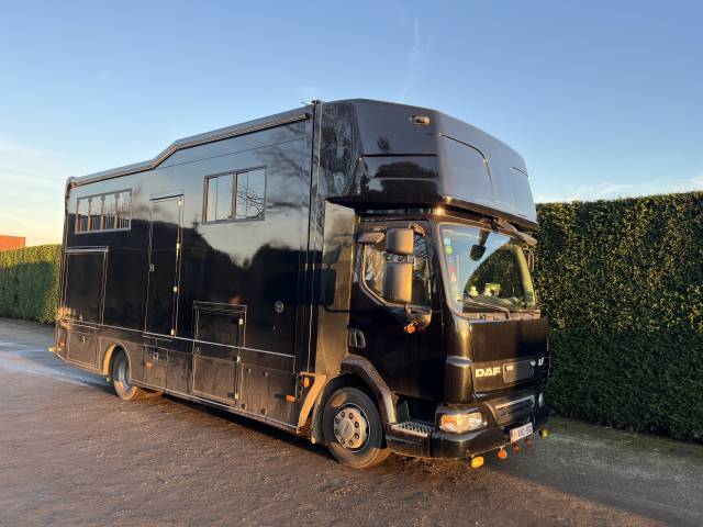 Compact 3-Horse Truck with Motorhome
