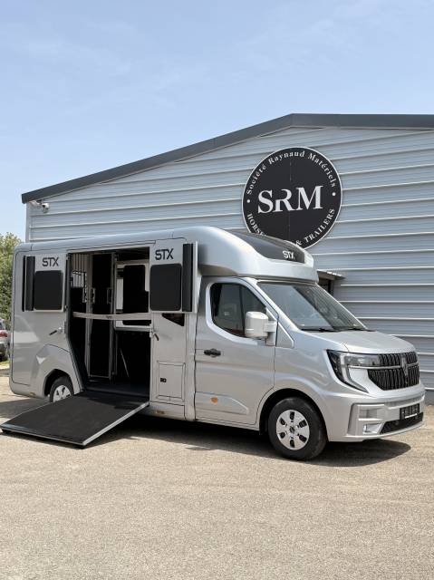 Kleine paardenvrachtwagen (B rijbewijs) STX RENAULT MASTER 2025 Nieuw