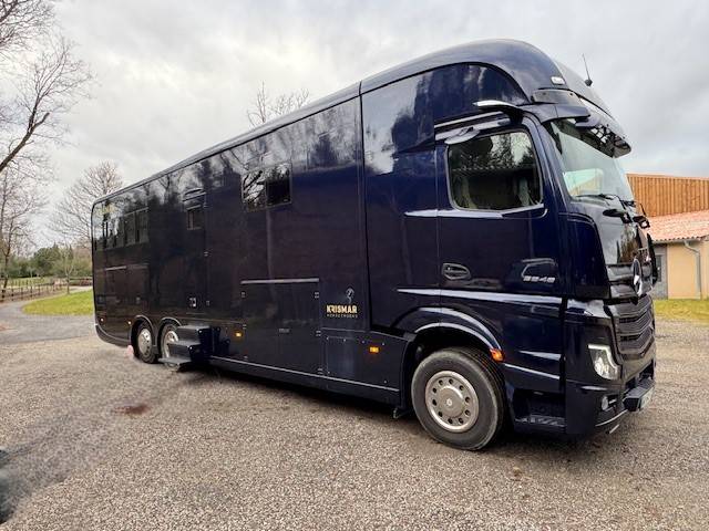Zware paardenvrachtwagen (groot rijbewijs) Krismar MERCEDES 2021 Tweedehands