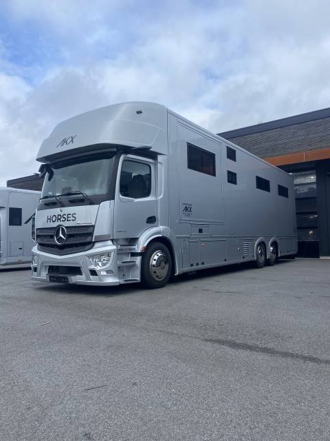 Zware paardenvrachtwagen (groot rijbewijs) AKX  2025 Nieuw