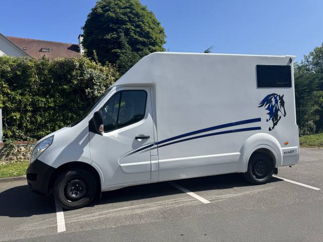 Kleine paardenvrachtwagen (B rijbewijs) Barbot Renault master 135 CV 2019 Tweedehands
