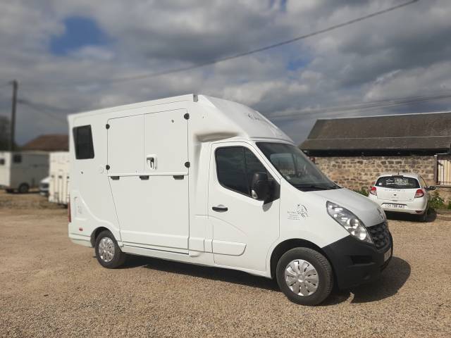 Kleine paardenvrachtwagen (B rijbewijs) Renault Master 3 2013 Tweedehands