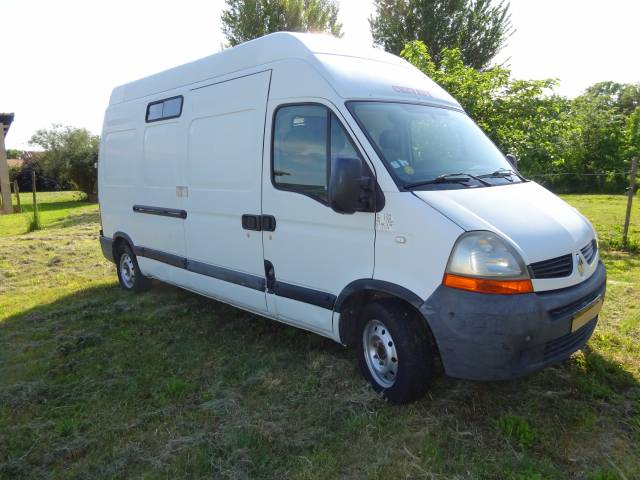 Kleine paardenvrachtwagen (B rijbewijs) Renault master L3H3 2006 Tweedehands