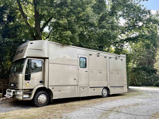 Zware paardenvrachtwagen (groot rijbewijs) Iveco eurocargo 2001 Tweedehands