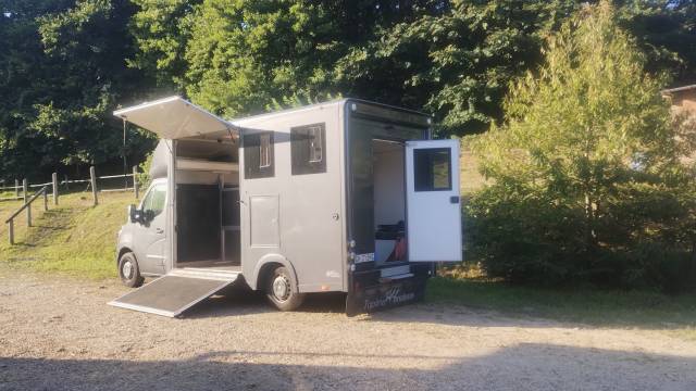 Kleine paardenvrachtwagen (B rijbewijs) Renault MASTER 2015 Tweedehands