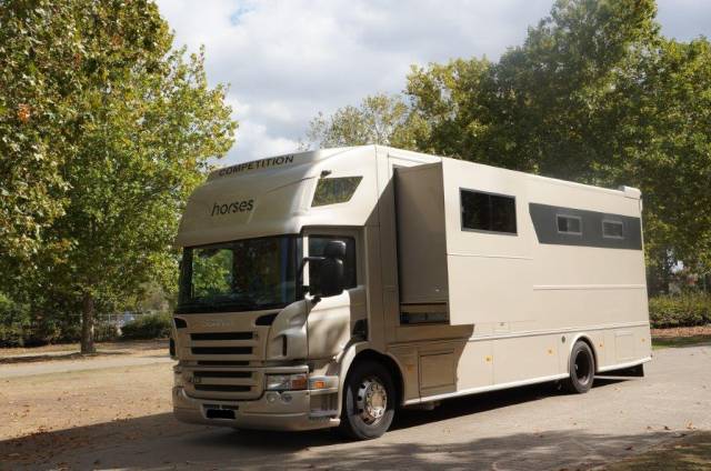 Zware paardenvrachtwagen (groot rijbewijs) Scania P320 2007 Tweedehands
