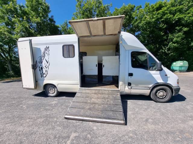 Kleine paardenvrachtwagen (B rijbewijs) Renault Master 1998 Tweedehands