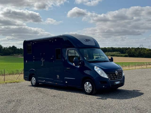 Kleine paardenvrachtwagen (B rijbewijs) Renault STX 2015 Tweedehands