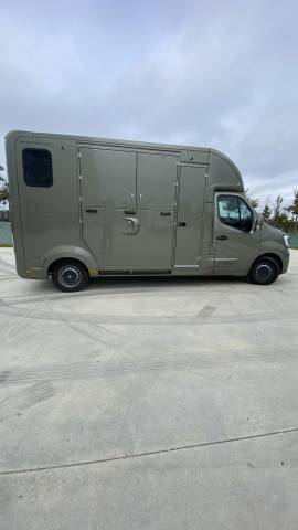 Kleine paardenvrachtwagen (B rijbewijs) Renault  2021 Tweedehands